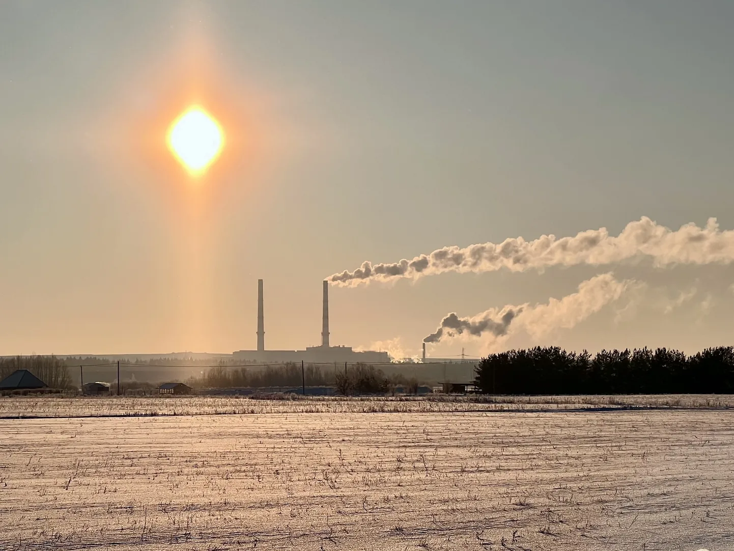 Kui Balti elektrijaam töötaks, oleks Narvas kaugkütte hind sarnane teiste suuremate linnade omaga, kui see aga seisab, siis on ligemale poole kallim.