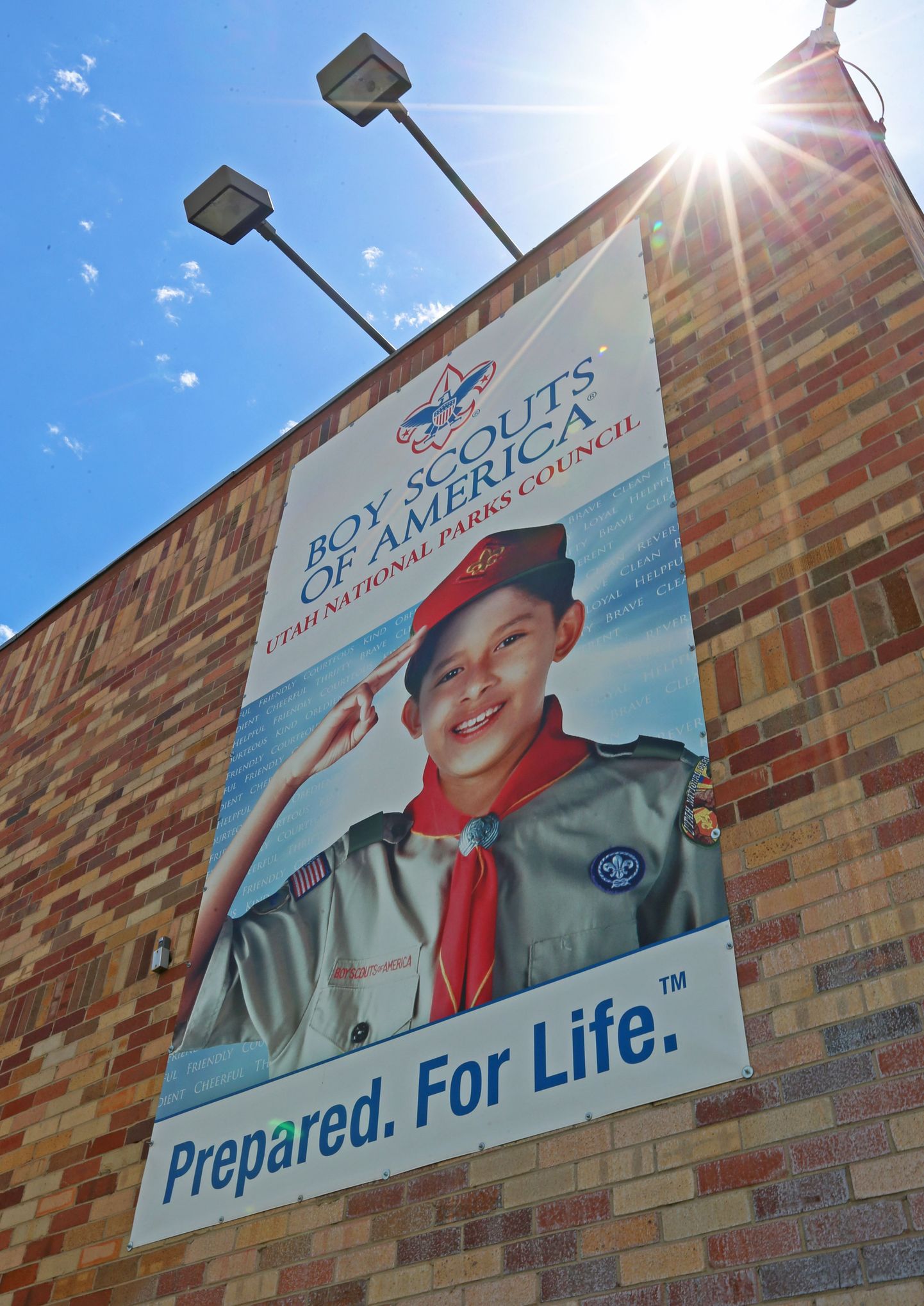 USA skaudiühendust reklaamiv plakat organisatsiooni kontori seinal Oremis Utah’ osariigis.