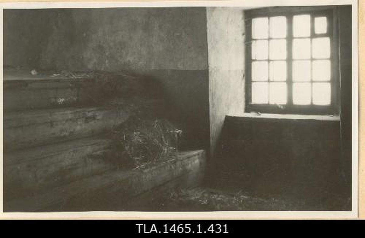 Tallinna Toompea vangla peale 1917. a 2. märtsil toimunud põletamist. Sauna lava.