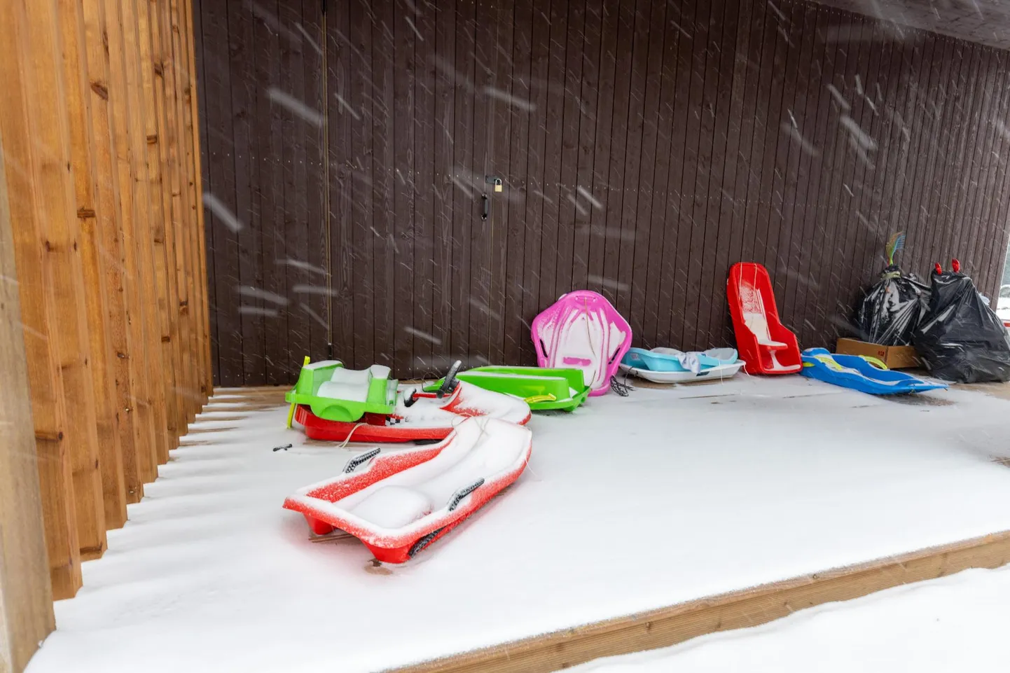 Kõrbedate külmakraadidega lasteaiapäeva jooksul õue ei kiputa.