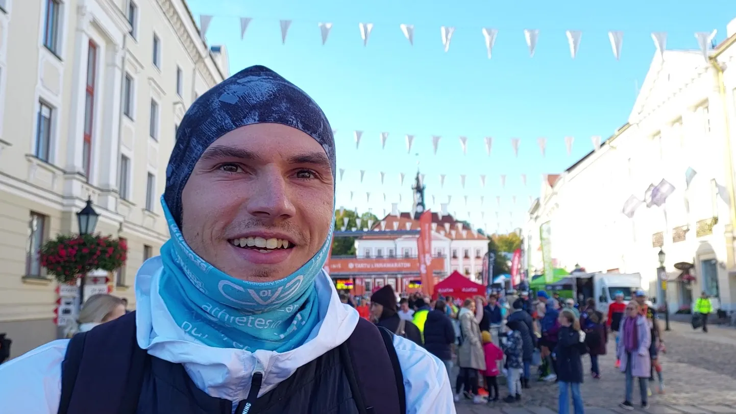 В субботу Денис Шалкаускас завоевал серебряную медаль чемпионата Эстонии по полумарафону в Тарту, заняв второе место на красной дорожке  Ратушной площади.