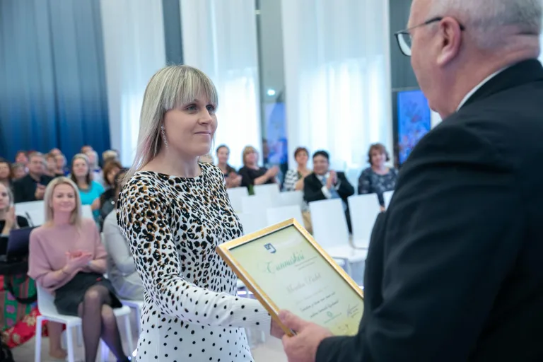 Aasta tugispetsialist Merilin Pudel Rakvere gümnaasiumist nimetas oma edu aluseks alati laste jaoks olemas olemist.