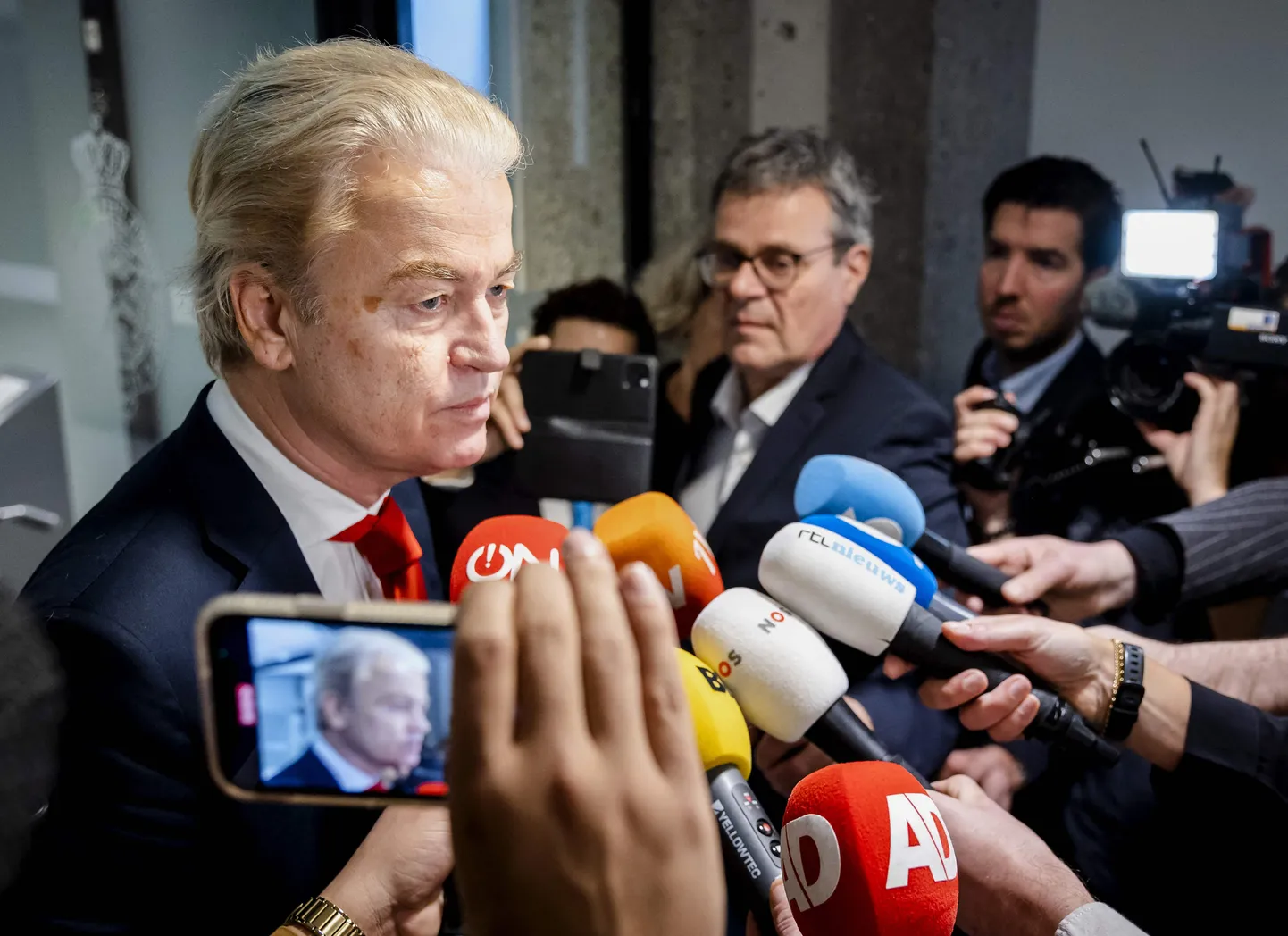 Geert Wilders ei ole ühegi paremäärmusliku liikumise liider, ta on Hollandi Vabaduspartei (PVV) liider, mis on rahvusliberaalne või äärmisel juhul tsentristlik partei.