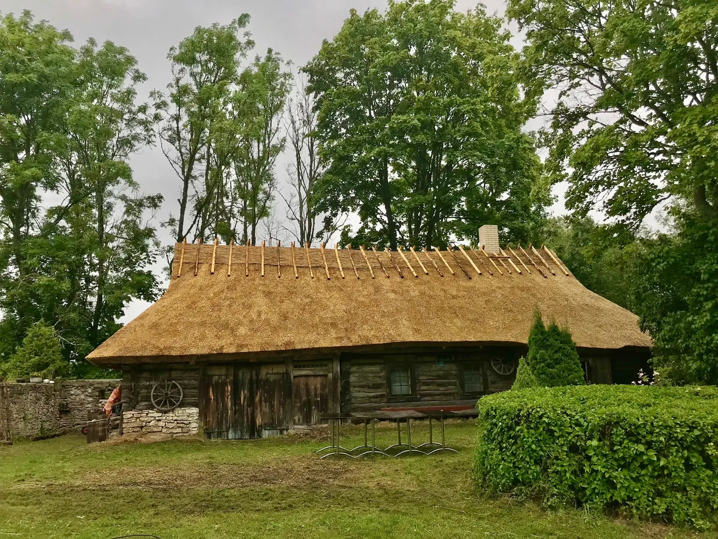 Talu Läänemaal. 2021. aasta toetuse abil restaureeritud katus.
