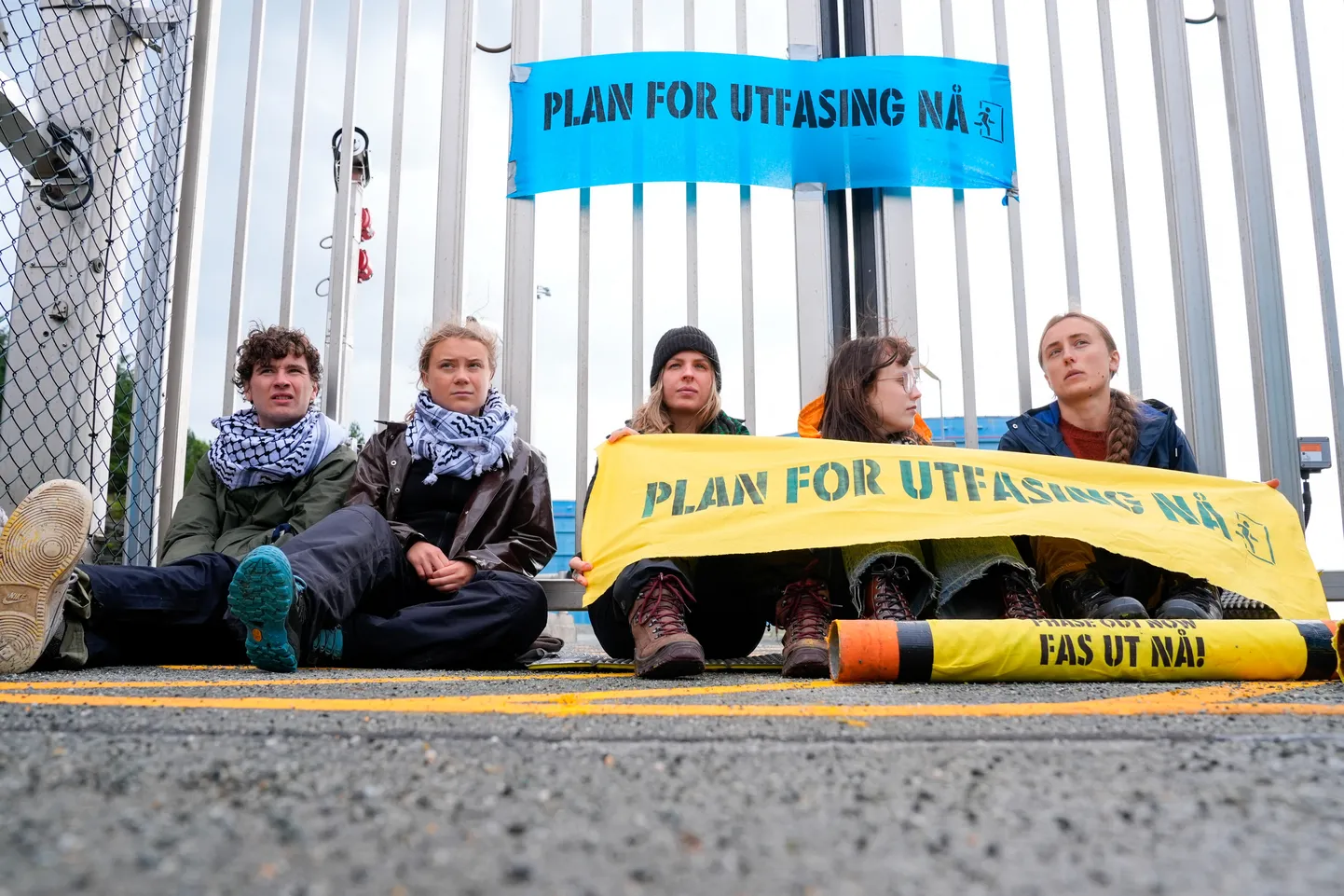 Rootsi kliimaaktivist Greta Thunberg ja aktivistid keskkonnagrupist Extinction Rebellion protesteerivad, blokeerides osa Norra gaasitöötlemistehase Kårstø naftaterminalist Tysvaeris Norras 24. augustil 2024.