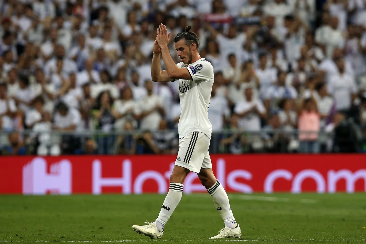 Real midfielder Gareth Bale applauds af the end of the Group G Champions League soccer match between Real Madrid and Roma at the Santiago Bernabeu stadium in Madrid, Spain, Wednesday Sept. 19, 2018. (AP Photo/Paul White)