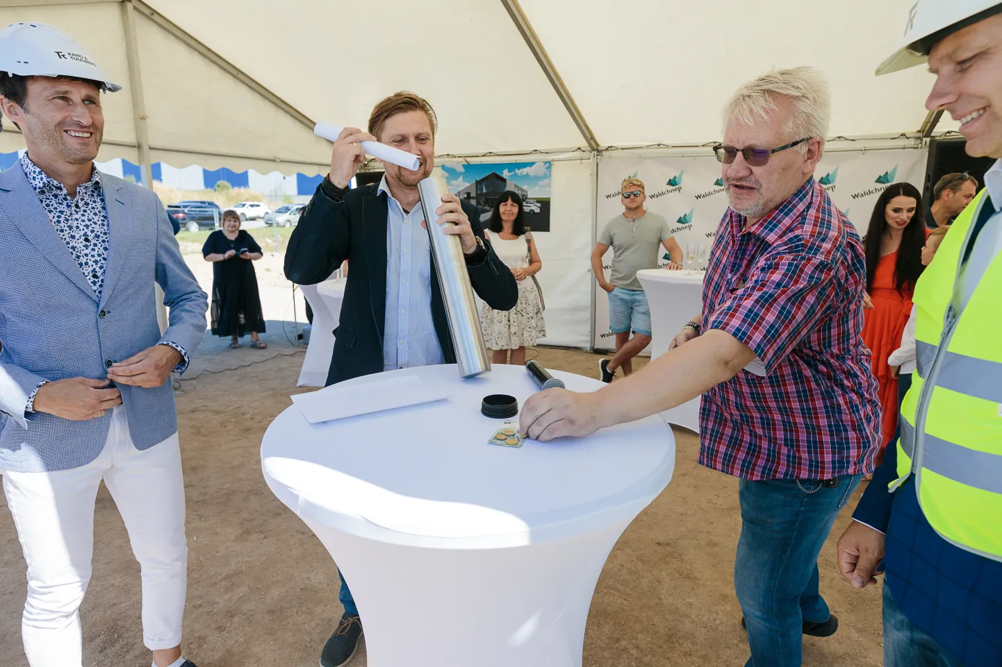 Kolmapäeval nurgakivi saanud uus elektrimootorite tehas valmib ehitusfirma kaasfinantseerimisel, sest pangad peavad selliseid projekte Ida-Virumaal liiga riskantseks.

ILJA SMIRNOV