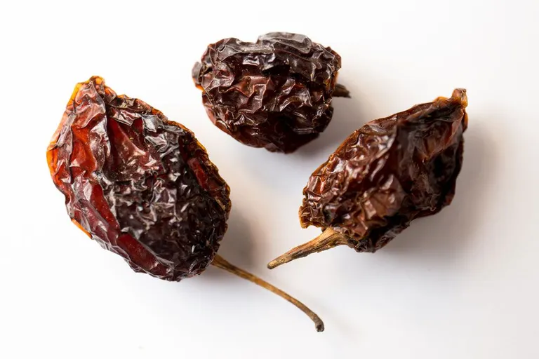 Habanero tšilli jääb maailma teravaimatele tšillidele küll numbriliselt alla (100 000 – 350 000 SHUd), kuid on treenimata maitsemeelele sellegipoolest ekstreemselt tuline.