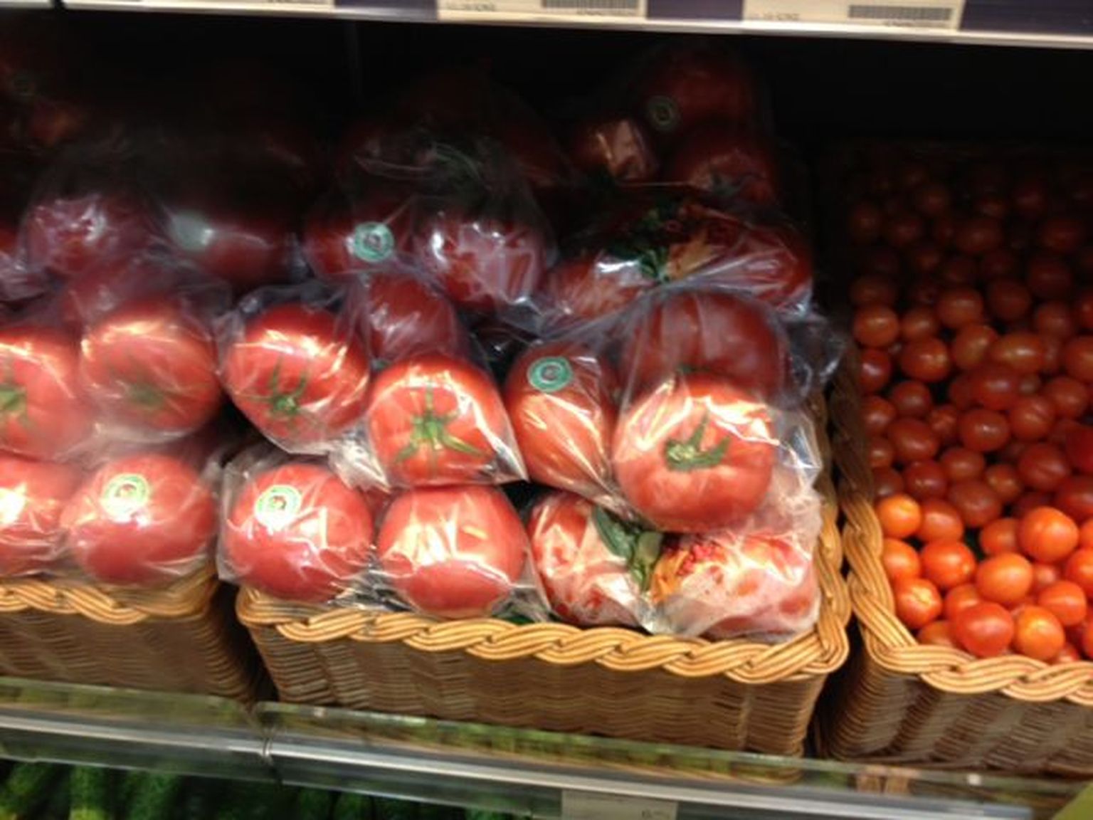 Esimesed kodumaised tomatid on juba müügil.