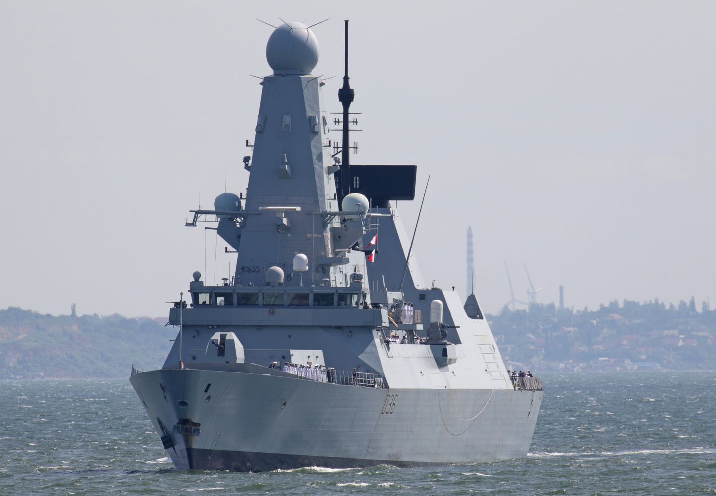 Briti sõjalaev HMS Defender saabumas Odessasse 18. juunil 2021.
