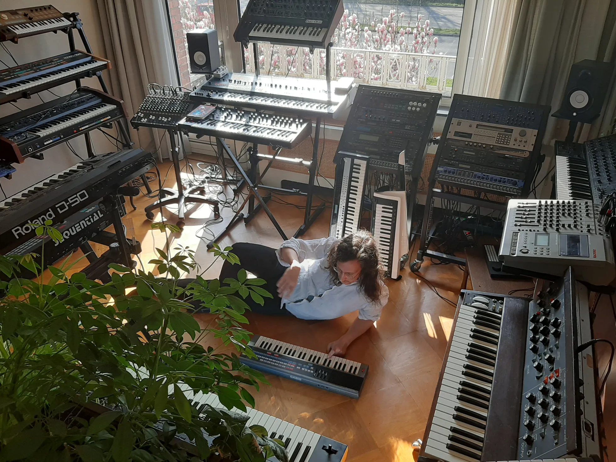 Legowelt tunneb end oma stuudios nagu omas kodus.