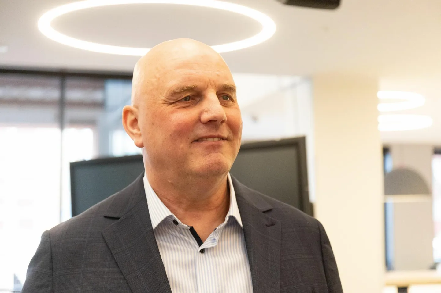 Kohtla-Järve linnavolikogu liige ja kohaliku gümnaasiumi direktor Hendrik Agur