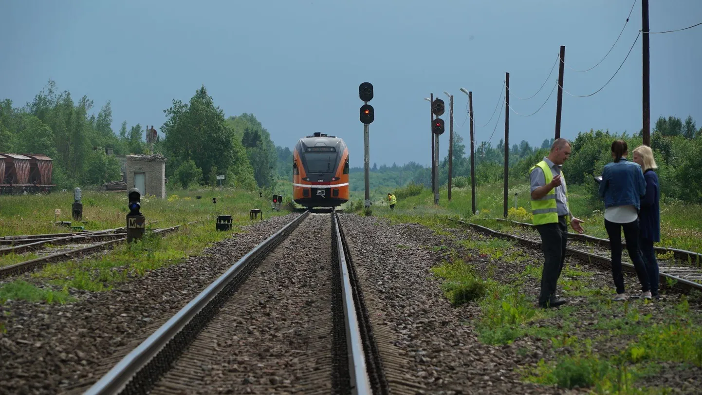 Sel suvel hukkus maakonnas liikluses kaks inimest. 15. juunil sai surma Rakkes rongile ette sõitnud jalgrattur.
