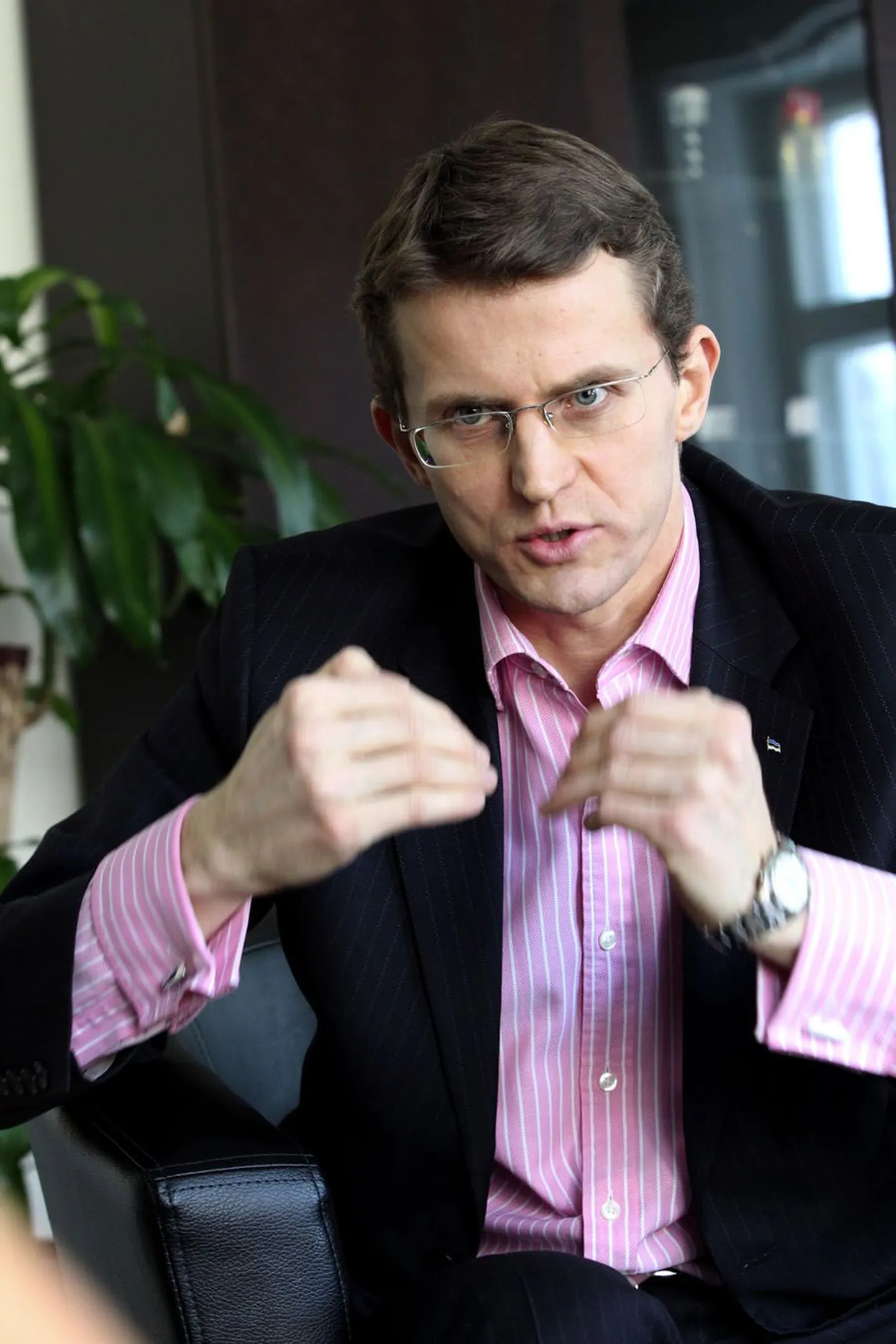 Министр внутренних дел Кен-Марти Вахер убежден, что более жесткие меры наказания автоводителей наведут порядок в дорожном движении в Эстонии.