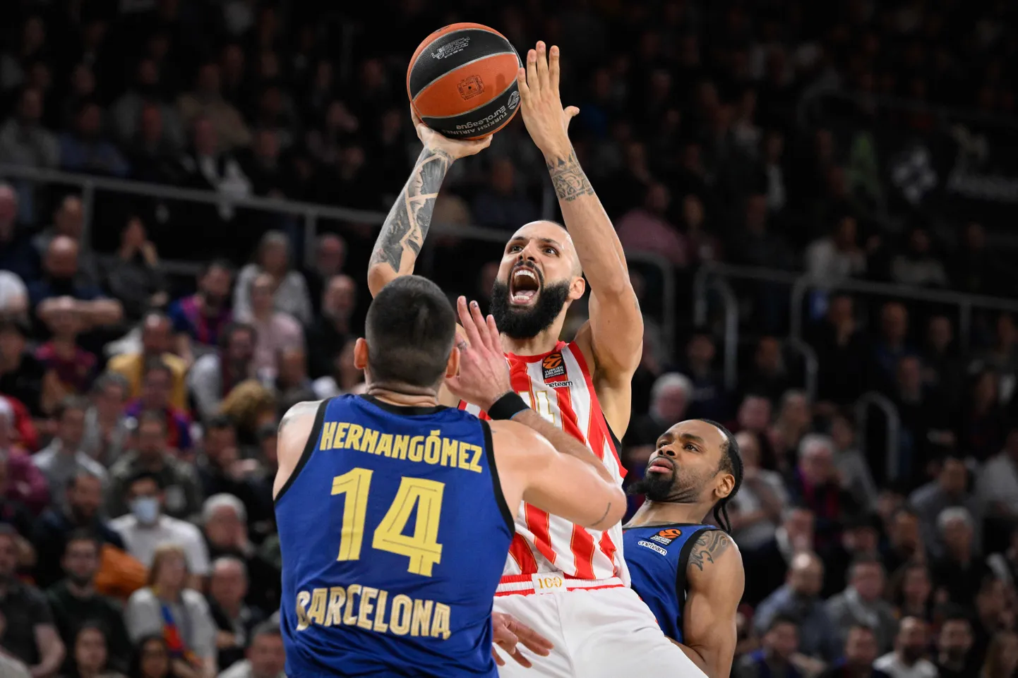 Evan Fournier' (palliga) lõpusireeni vise andis Barcelonale 12. kaotuse.