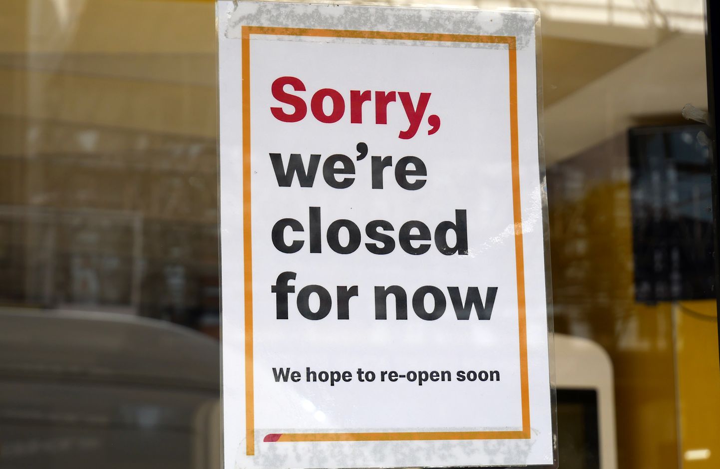 Silt suletud McDonaldsi söögikoha uksel Londonis Oxford Streetil.