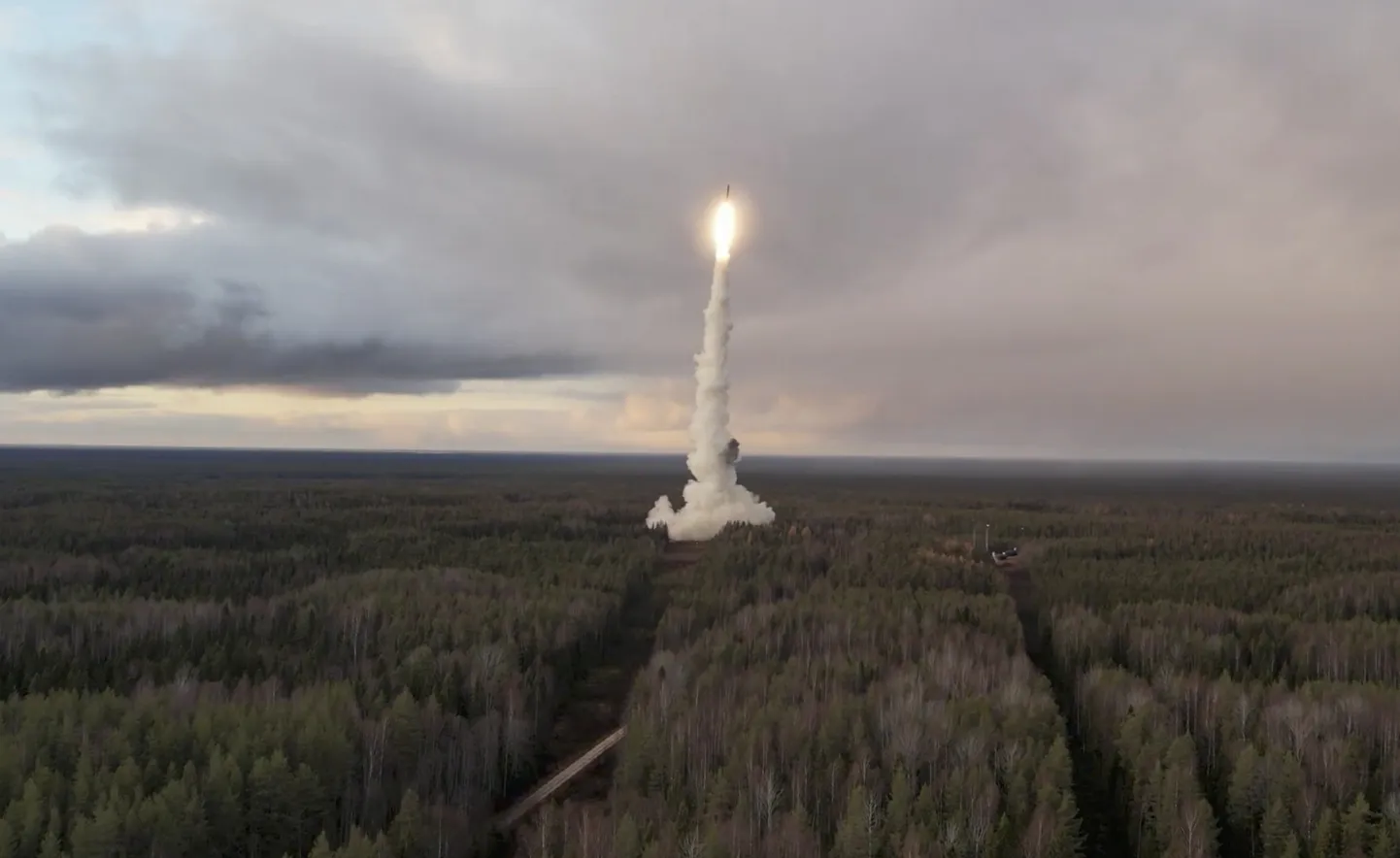 Venemaa mandritevahelise ballistilise raketti katsetus tuumavägede õppusel Arhangelski oblastis Plesetski kosmodroomil mullu oktoobris.