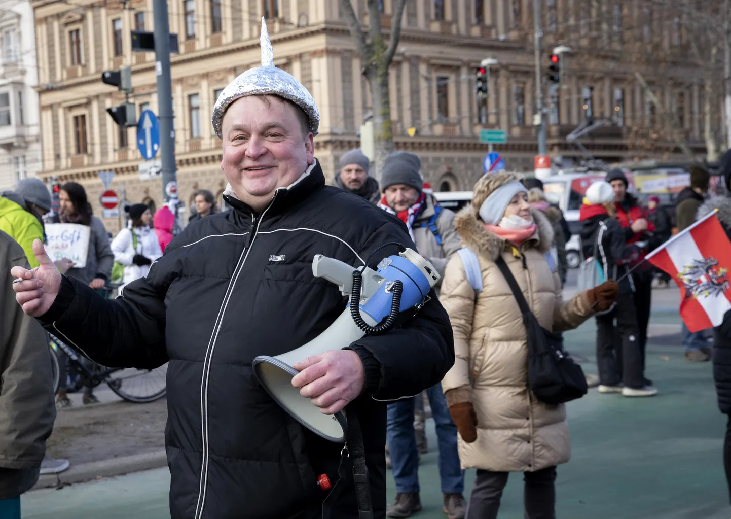 Austrijā iedzīvotāji protestē pret Covid-19 ierobežojumiem.