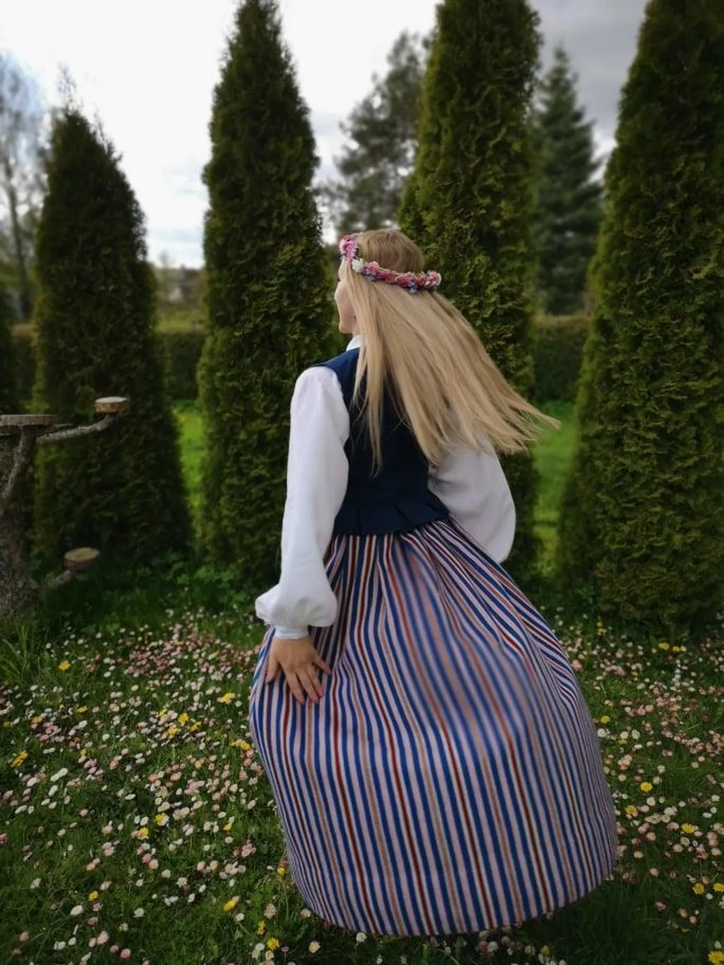 Rahvatants on noorte seas jätkuvalt populaarne.