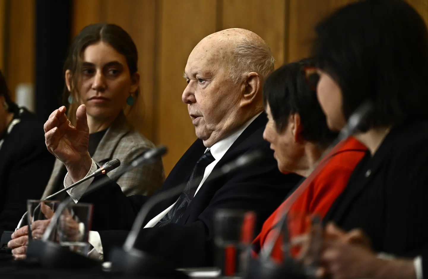 «Ma ei arvanud kunagi, et näen midagi sellist juhtumas. See on kurb, sest Musk on väga mõjukas. Tal on palju mõjuvõimu USA presidendi üle,» ütles 94-aastane David Moskovic.