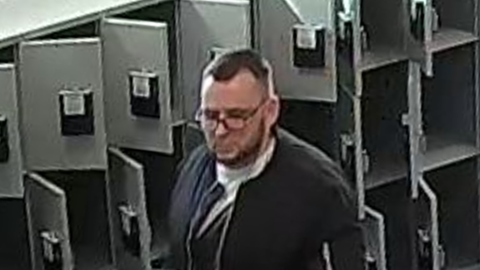 Vai esi redzējis? Par nozieguma izdarīšanu policija meklē vīrieti