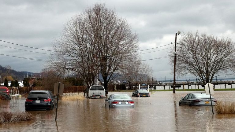 Изменение климата усиливает вероятность природных катастроф и повышает расходы на борьбу с их последствиями. Наводнение в США