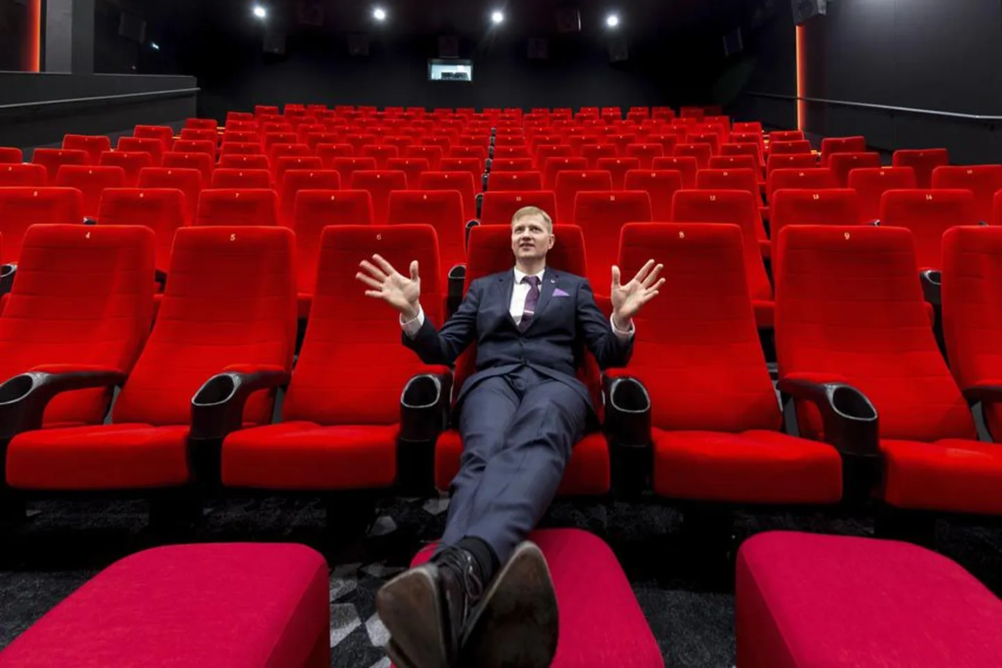 Nii Viljandimaa filmisõpradel kui Forum Cinemase tegevjuhil Kristjan Kongol on põhjust rahul olla. Viljandi kinos on uusima tehnoloogiaga projektsioonitehnika, üliteravat pilti ja eredaid värve võimaldavad ekraanid, mugavad istmed ning ruumilist ja eriti elutruud heli võimaldav helisüsteem.