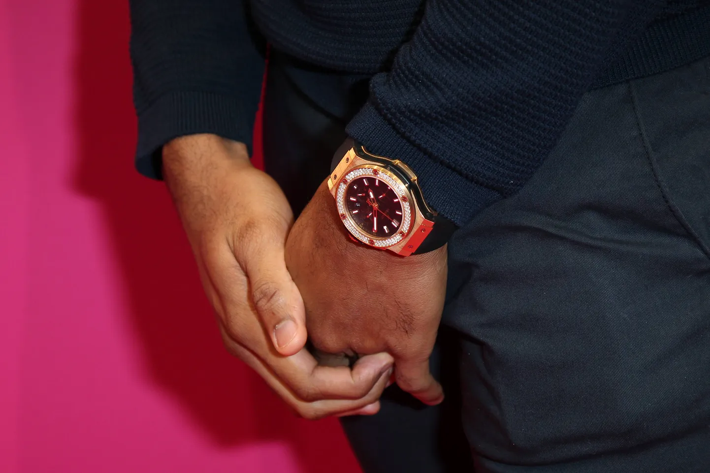 Hublot kell. Pilt illustreeriv.