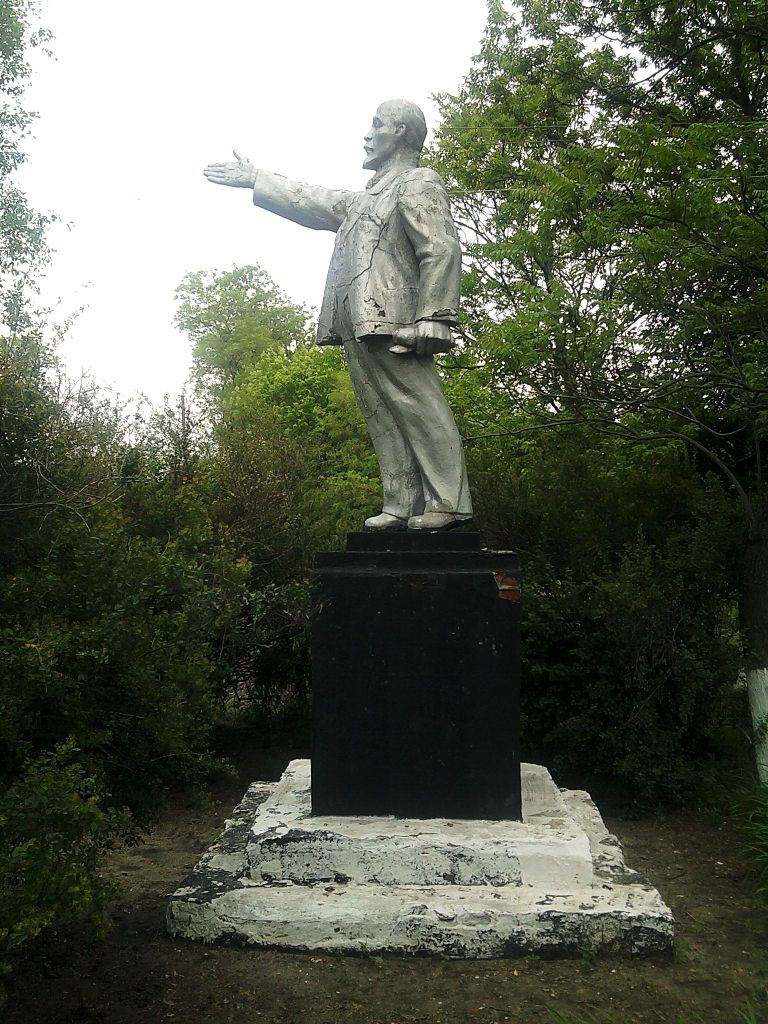 Памятник Владимиру Ленину в селе Садовое, Запорожской области, 2010 год.
