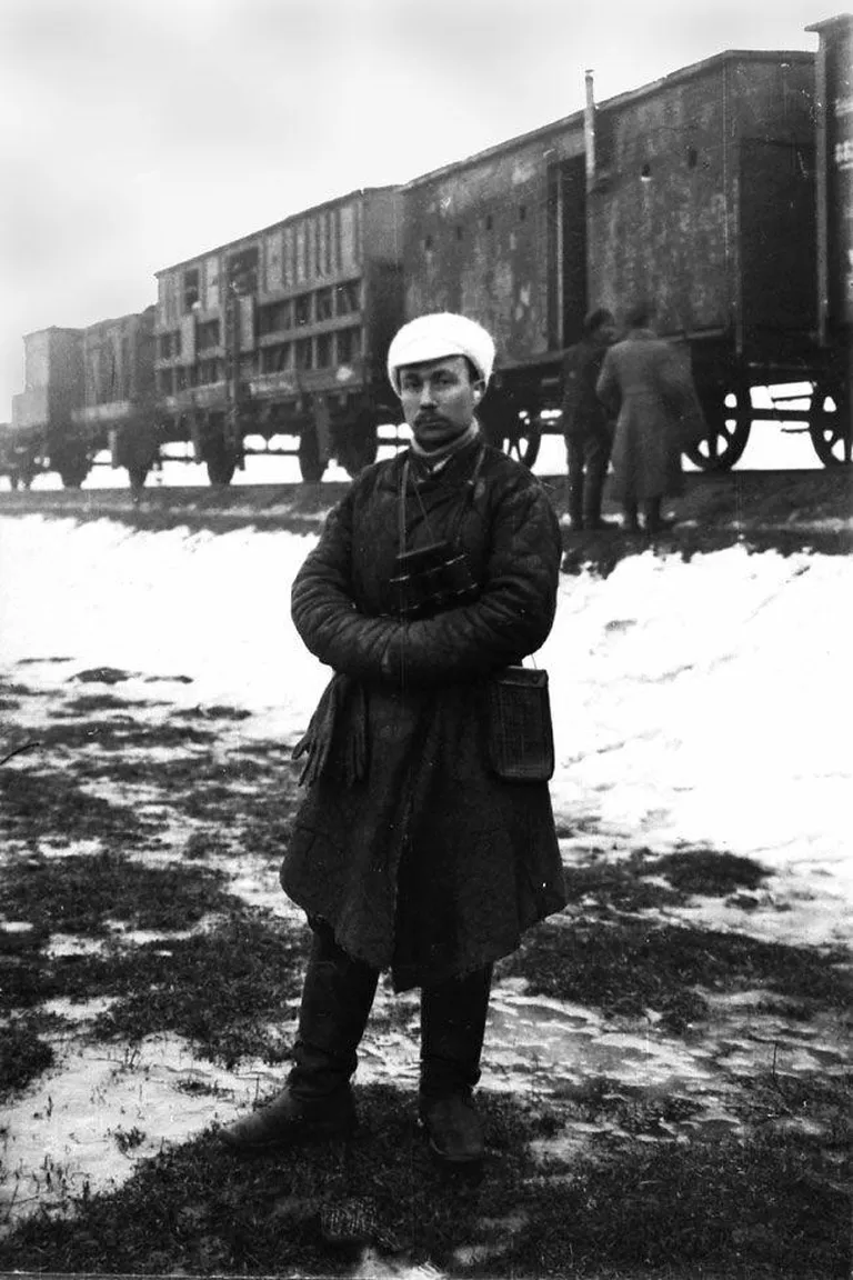 Laiarööpmelise soomusrongi number 1 ülem kapten Anton Irv Aegviidu jaamas 7. jaanuaril 1919.