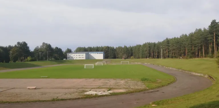 Millal Voka staadionil viimati joosti ja hüpati? Aga jalgpallimuru on korras.