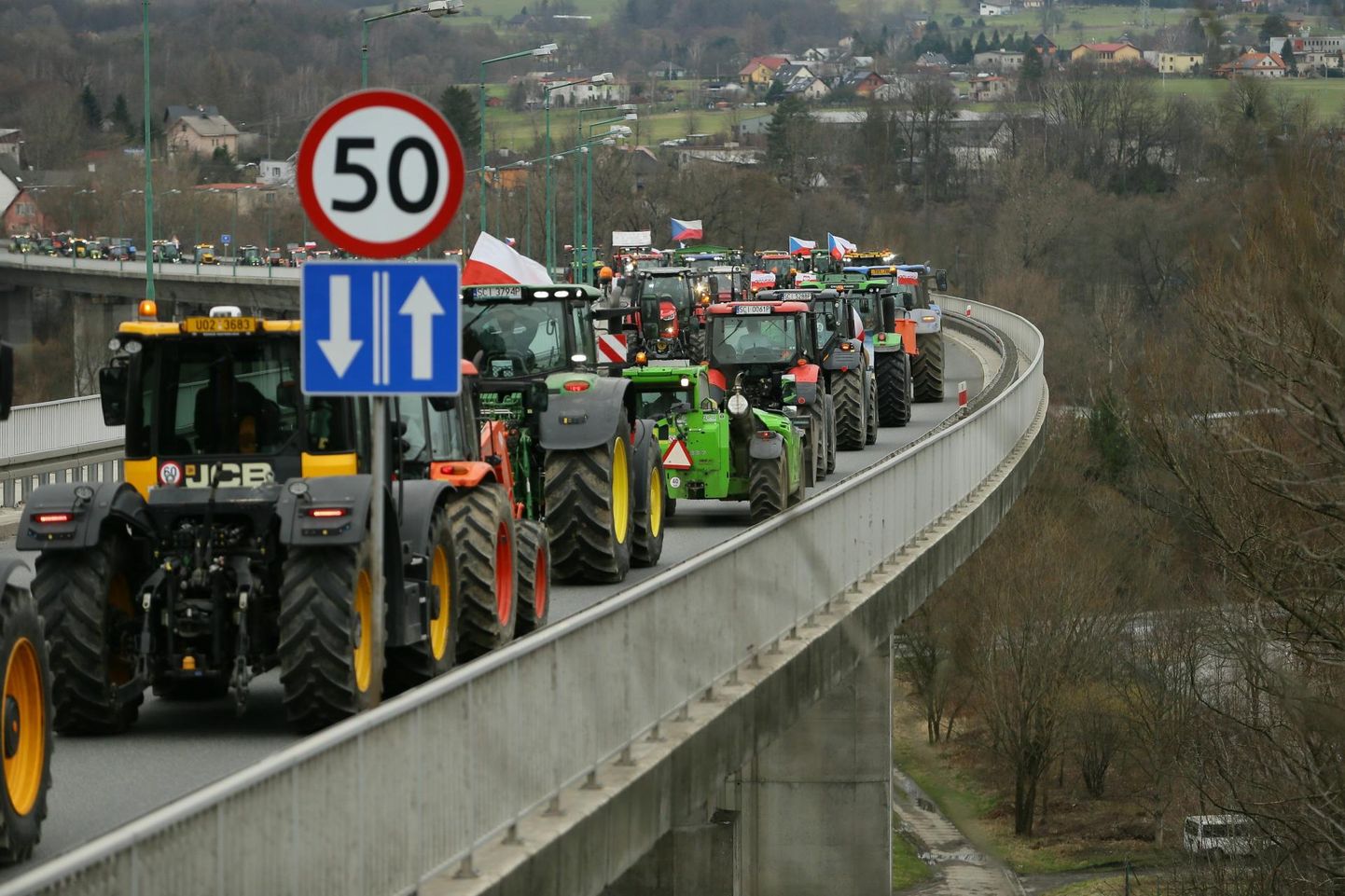 Põllumehed blokeerisid eelmisel nädalal Poola ja Tšehhi piirisilla Cieszyns, et avaldada meelt ELi roheleppest tulenevate keskkonnanõuete ja Ukrainast pärit põllumajandussaaduste impordi vastu, mida peetakse ebaõiglaseks.