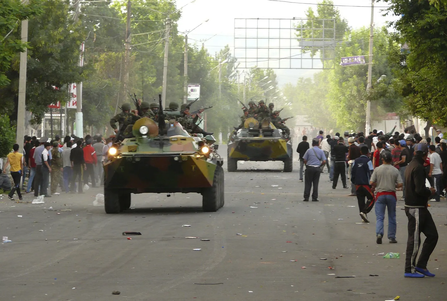 Ош. 11 июня 2010.