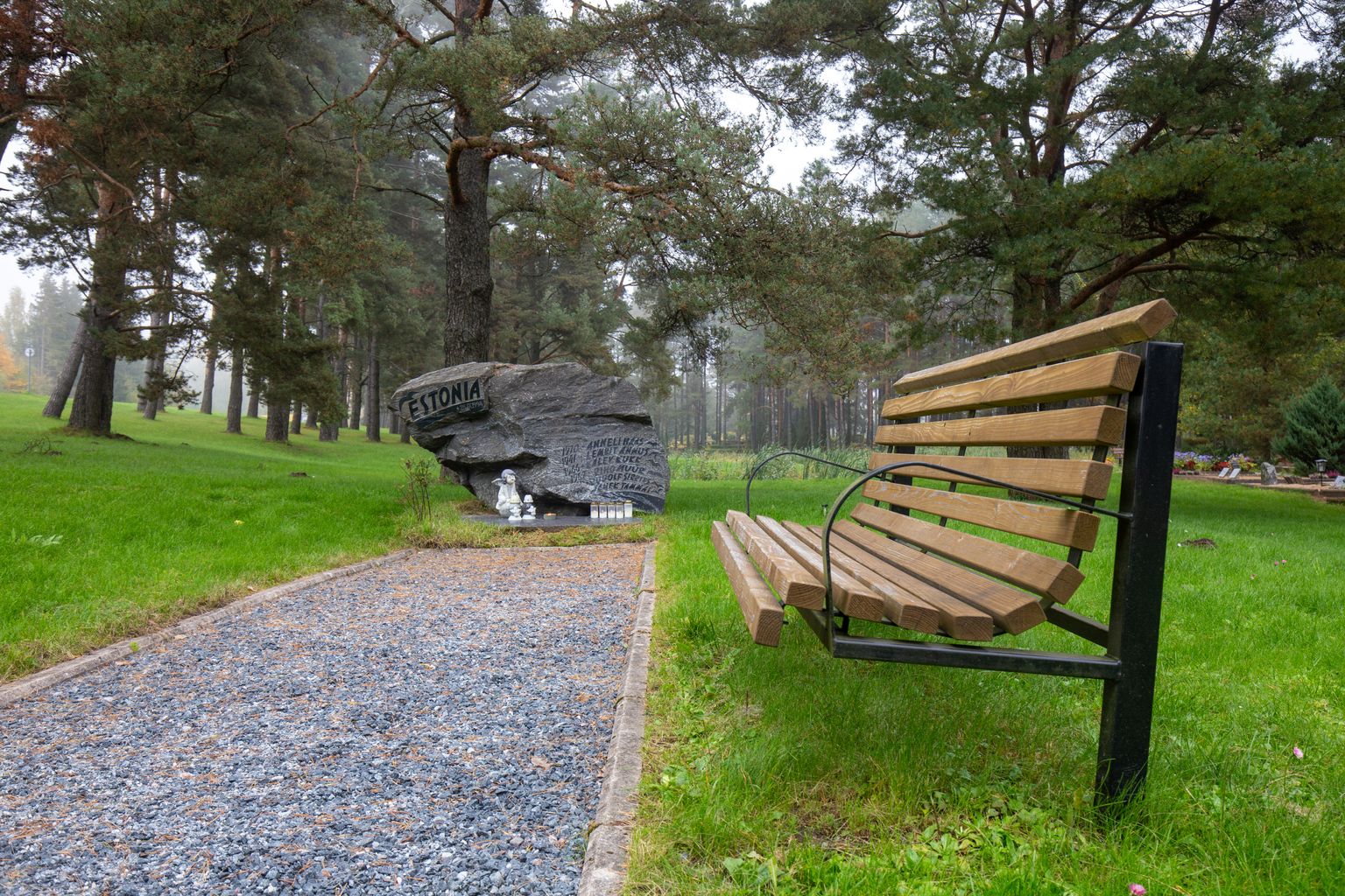 Viljandi Metsakalmistul on surnuaiapüha.