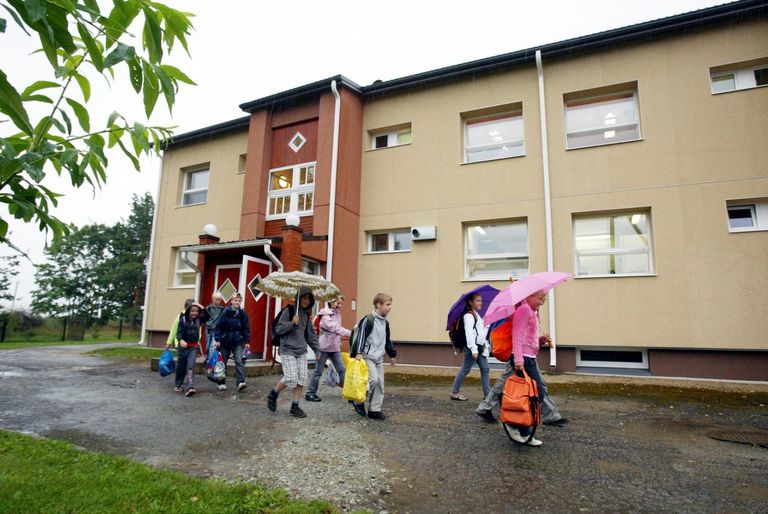 Детский сад-начальная школа Velts расположен в бывшем многоквартирном доме, переоборудованном в здание детского сада и школы.