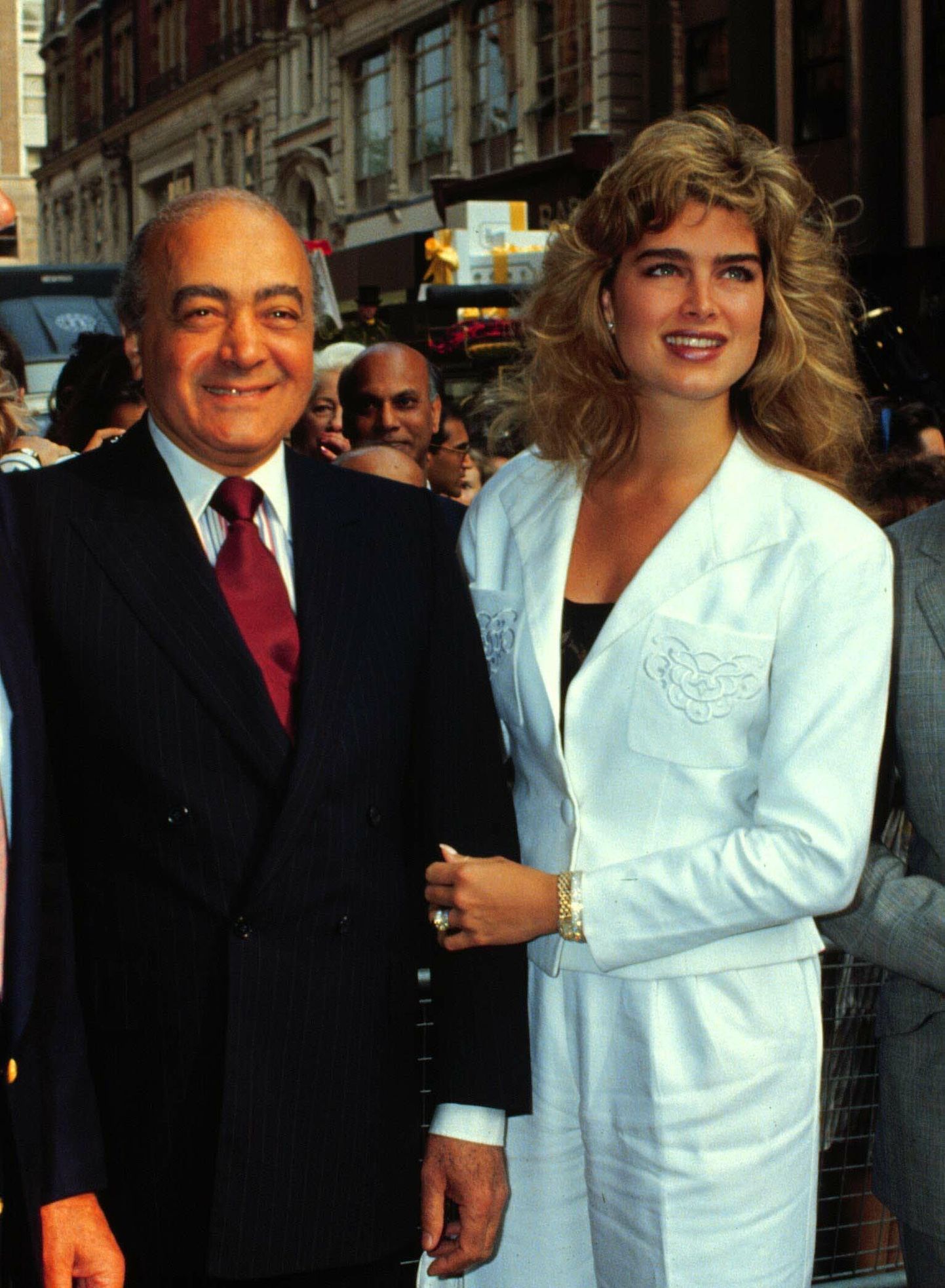 Mohamed Al-Fayed oli alati ümbritsetud kenadest daamidest, kellele ta tegi luksuslikke kingitusi, et need omakorda tuleks tema Harrodsi kaubamaja pidudele.