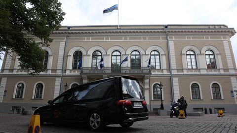 FOTOD ⟩ Siim Kallase viimne teekond kulges läbi tema elu oluliste paikade