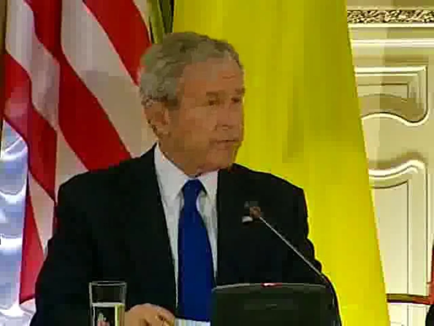 Bush surub Ukrainat NATOsse