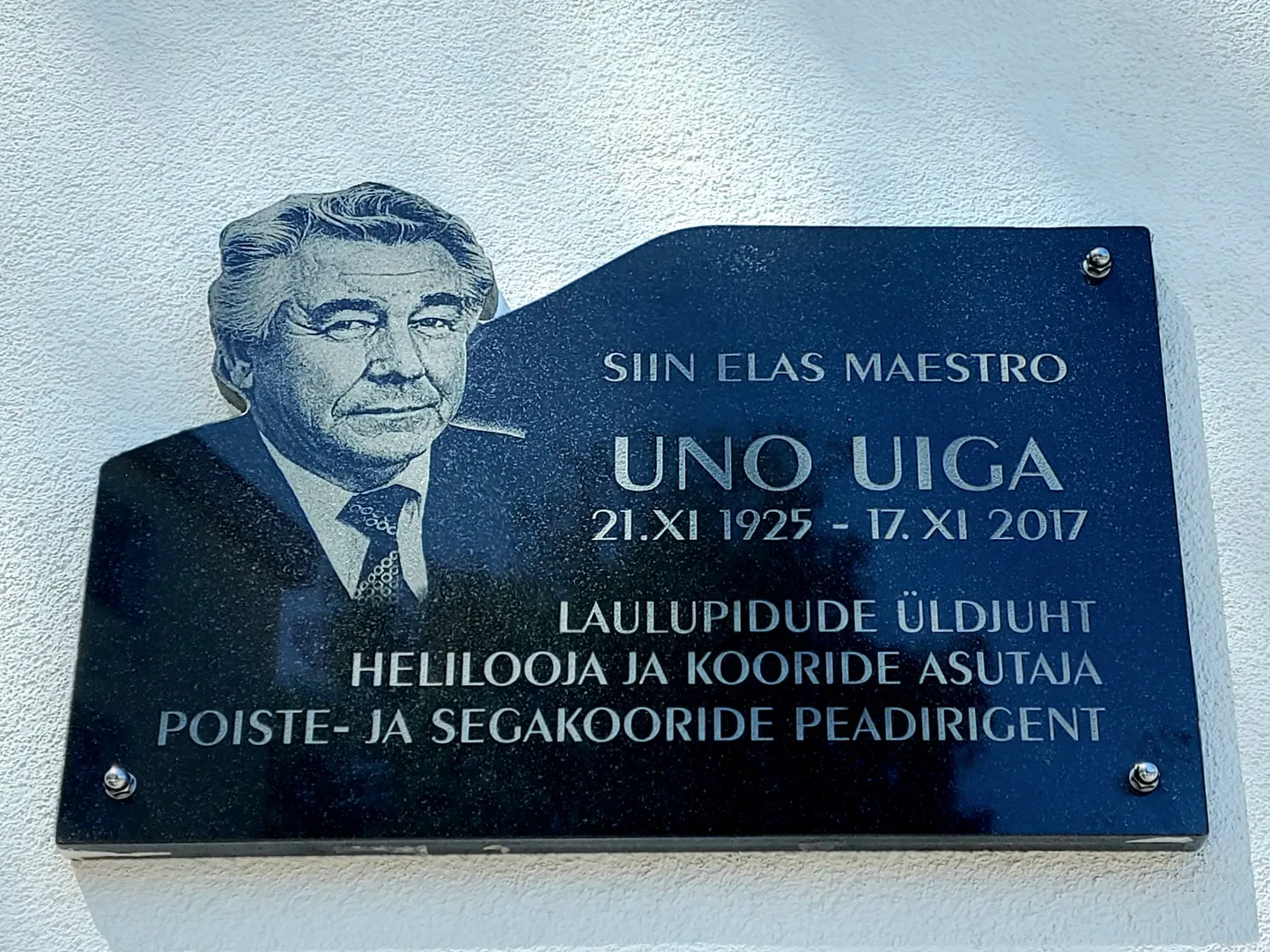 Uno Uiga mälestuseks valmistatud tahvel.