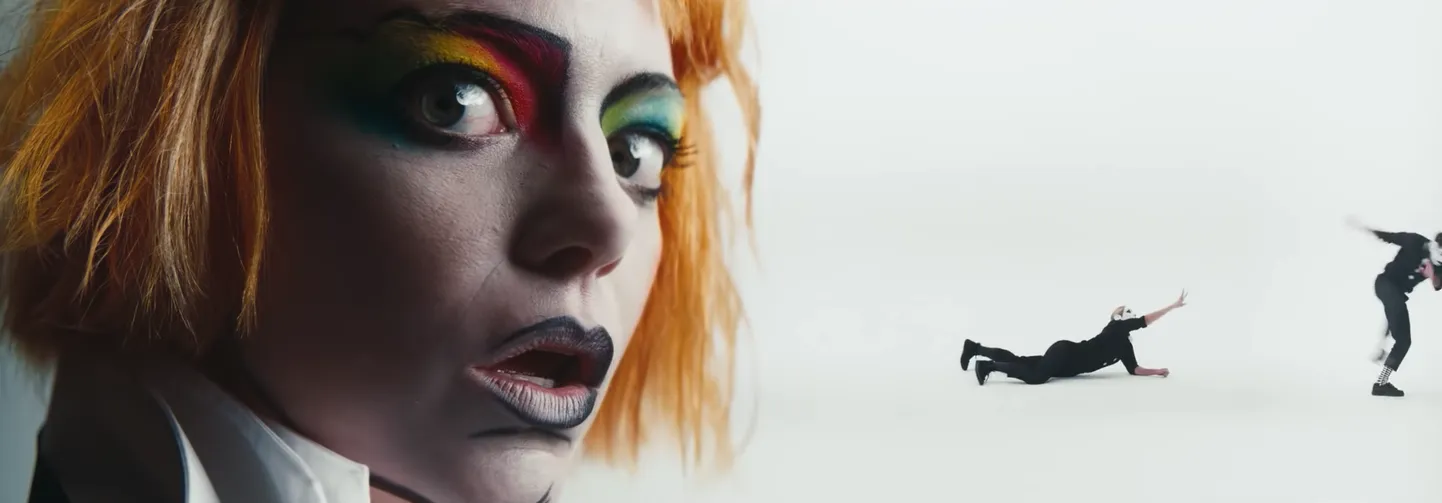Emma Stone Paul McCartney muusikavideos «Who Cares»