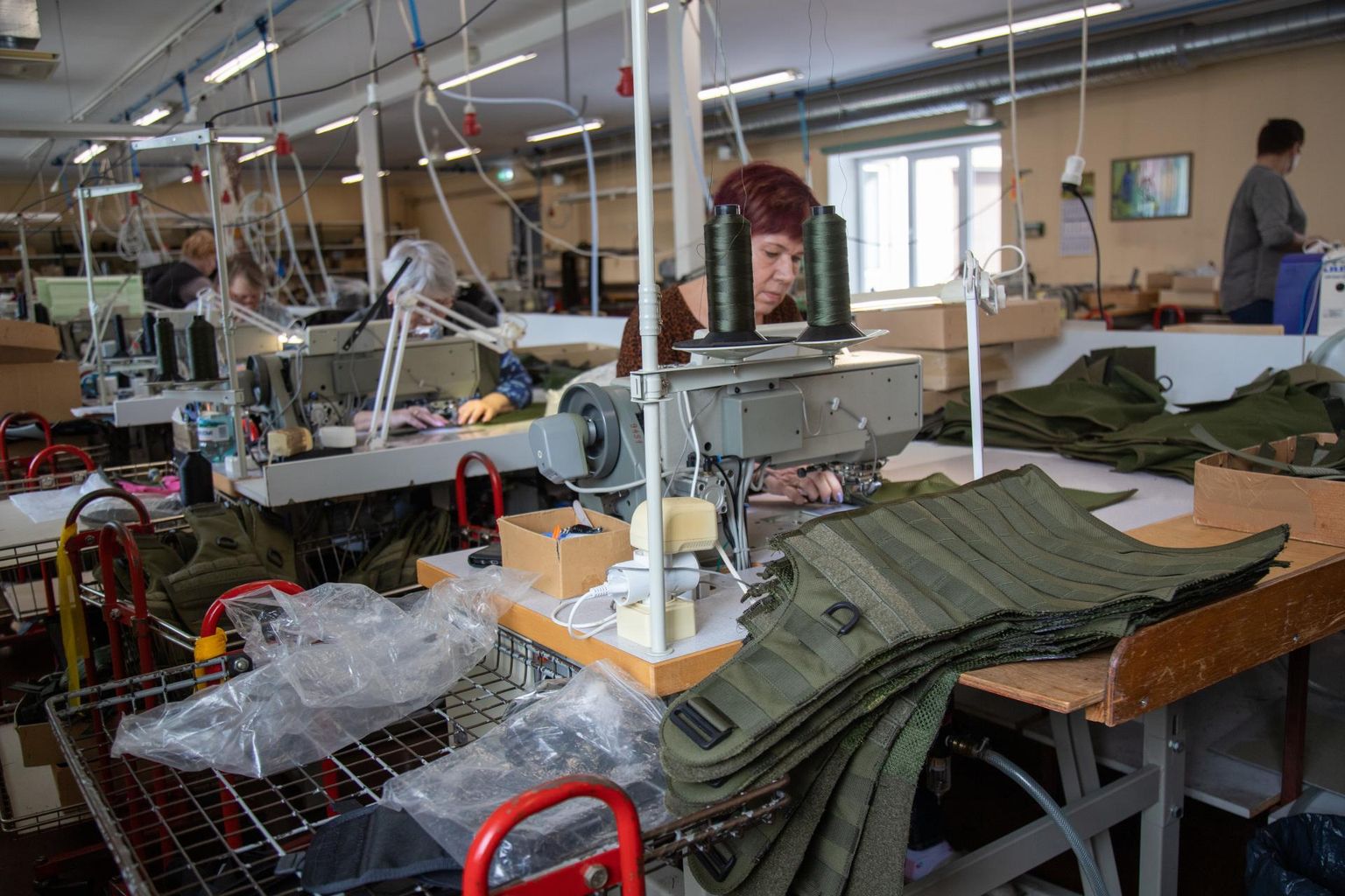 Galvi-Linda tootmismahtu sõda praeguseks otseselt mõjutanud ei ole, kuid on märgata, et eraisikud ja väikeettevõtted ostavad asju, mida ukrainlastele saata.