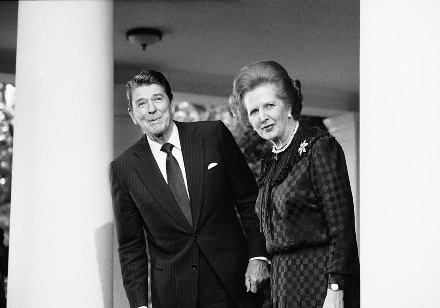 23 июня 1982 года. Маргарет Тэтчер и президент США Рональд Рейган в Белом доме в Вашингтоне.