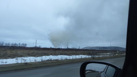 «Нечем дышать!»: над заводом VKG в Кохтла-Ярве образовалось облако едкого дыма