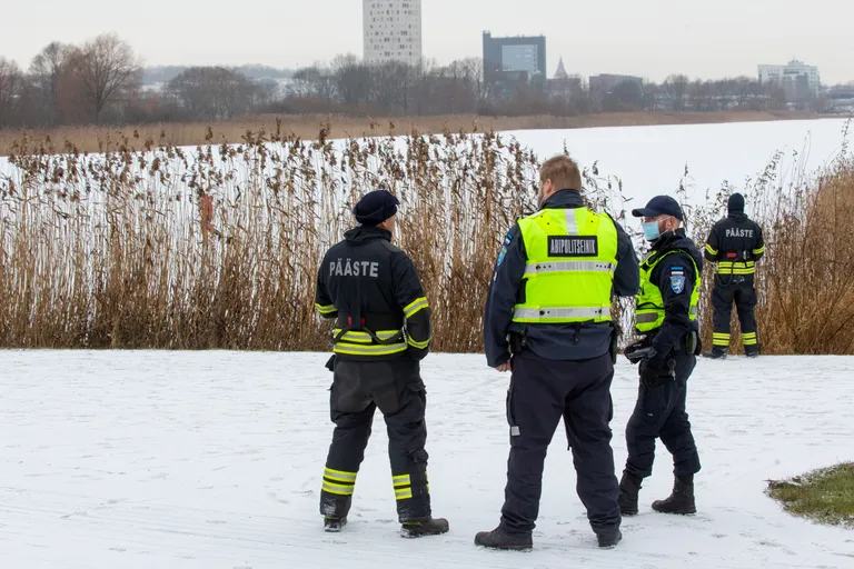 Päästjad hoiavad õhukese jääga veekogudel silma peal.