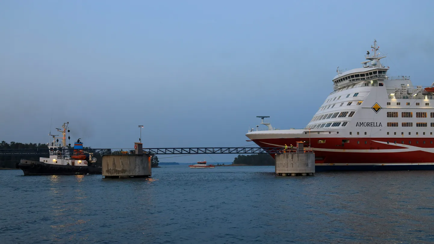 Viking Line'i laev Amorella jõudis pukserite abiga Långnäsi sadamasse 23. septembri õhtul pisut enne kella kaheksat.
