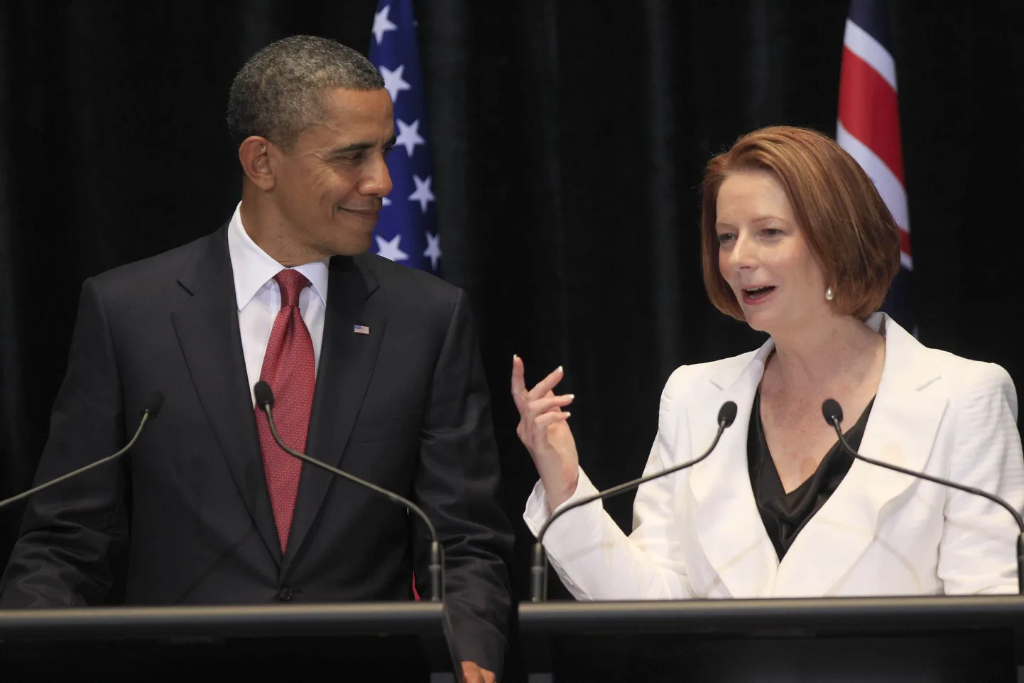 Barack Obama (vasakul) ja Julia Gillard täna pressikonverentsil Canberras.