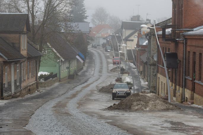 ФОТО ⟩ А это точно Эстония? Одна из улиц в Раквере неприятно удивила журналиста