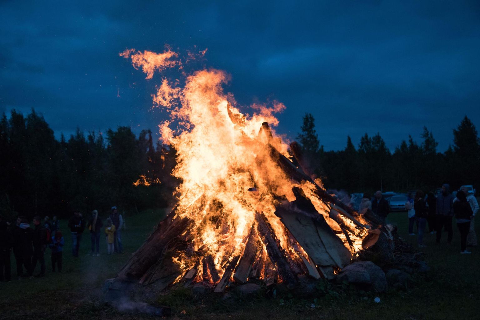Lõkke tegemisel tuleb olla ettevaatlik, sest Eestis on tuleohtlik aeg.