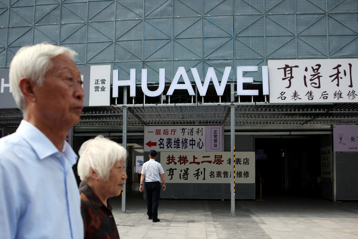 Дверь в Европу закрывается для Huawei все плотнее.