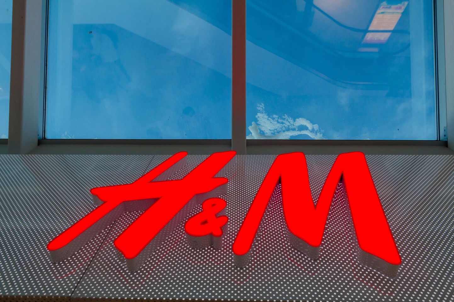 H&M.
